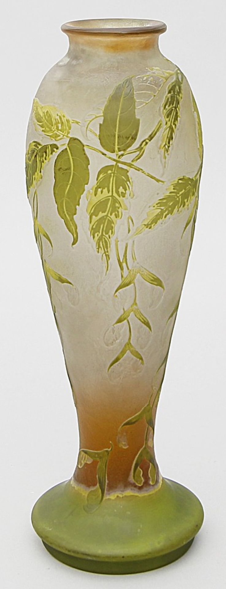 Gallé, Emille (1846 Nancy 1904), Werkstatt Jugendstil-Vase. Farbloses Glas mit hell b