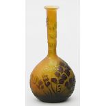 Gallé, Emille (1846 Nancy 1904) Jugendstil-Vase. Farbloses Glas mit orangem Innenübe
