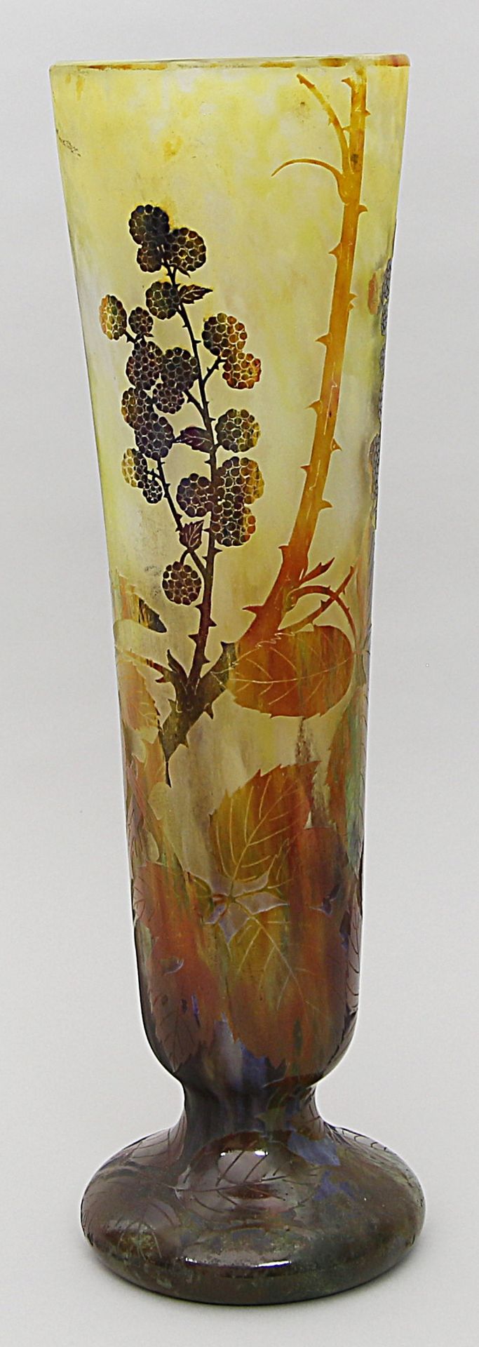 Jugendstil-Vase, Daum Nancy. Farbloses, matt geätztes Glas mit verschiedenfarbigen Pu - Bild 3 aus 7