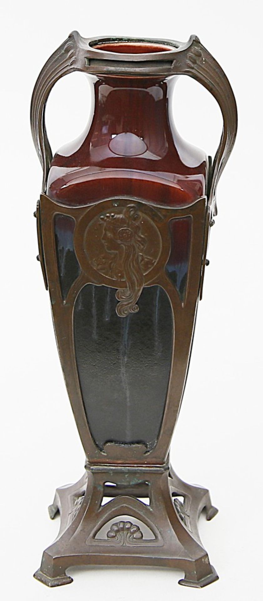 Jugendstil-Vase. Keramikkorpus mit farbiger Laufglasur. In zeittypischer, braun patini