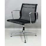 Eames, Charles und Ray Armlehnstuhl "EA 108", vierstrahliger, verchromter Aluminiumfuß mit