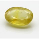 Gelber Saphir, 4,66 ct. Oval facettiert. Natürliche Einschlüsse bzw. milchig und dif