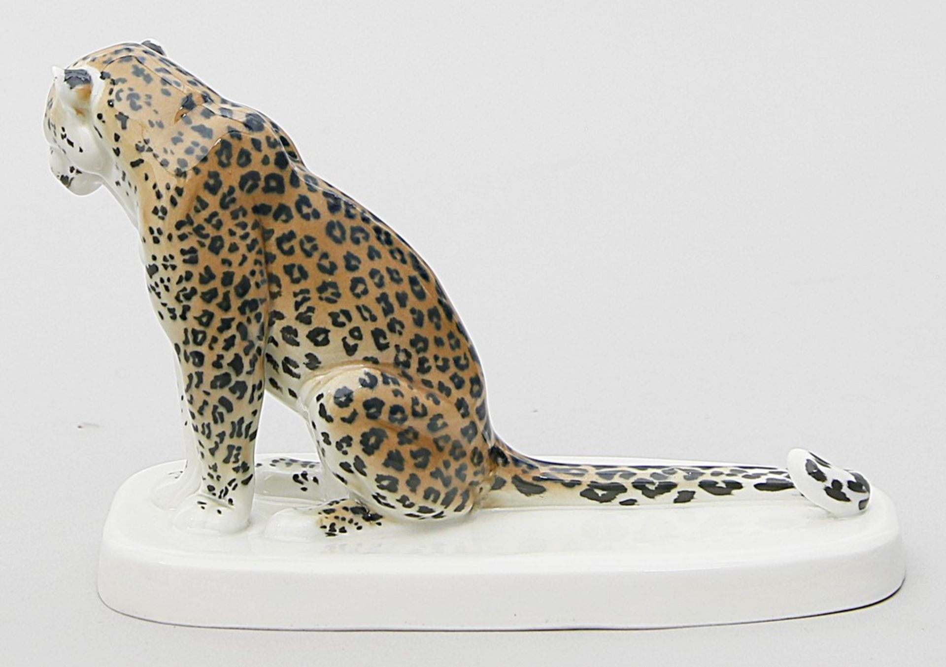 Löhner, Rudolf (1890 Zlaté Hory - Dresden 1971) "Leopard". Porzellan mit naturalisti - Bild 5 aus 5