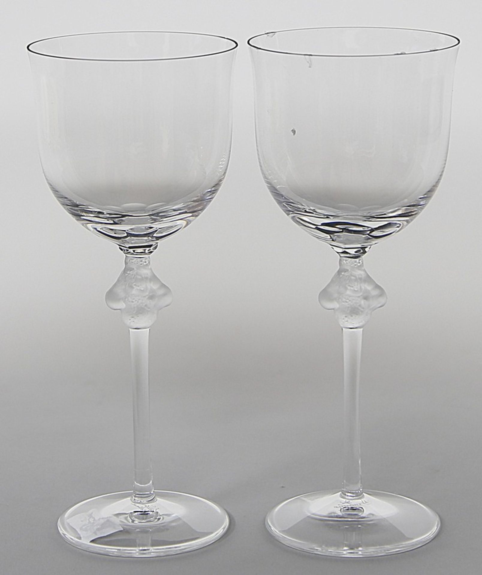 Paar Weingläser, Lalique. Modell "Roxane". Farbloses, teils matt geätztes formgeblas