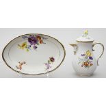 Schale und Mokkakanne, Meissen. Bunte Blumenmalerei (Schale mit A-Kante), Golddekor. D