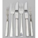 Sechs Art Deco-Silbergabeln, -Messer und Paar -Fleischgabeln. 800/000 Silber, 398 g (n