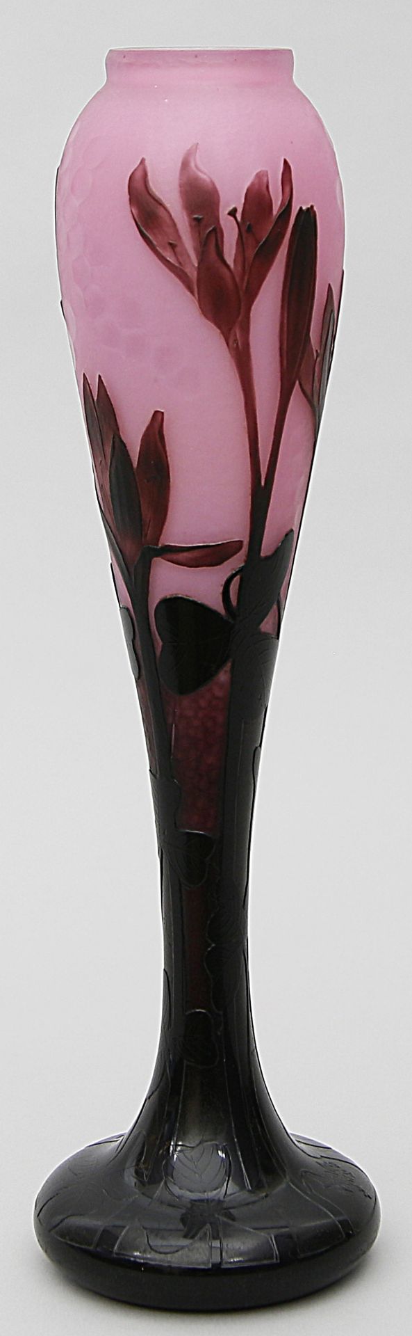 Jugendstil-Vase, Daum Nancy. Farbloses, matt geätztes Glas mit opakem, rosafarbenen I - Bild 2 aus 7