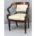 Biedermeier-Fauteuil. Mahagoni/Nussbaum. Balusterfrontbeine, rückwärtige Vierkantbei