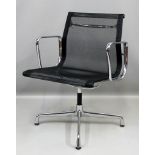 Eames, Charles und Ray Armlehnstuhl "EA 108", vierstrahliger, verchromter Aluminiumfuß mit