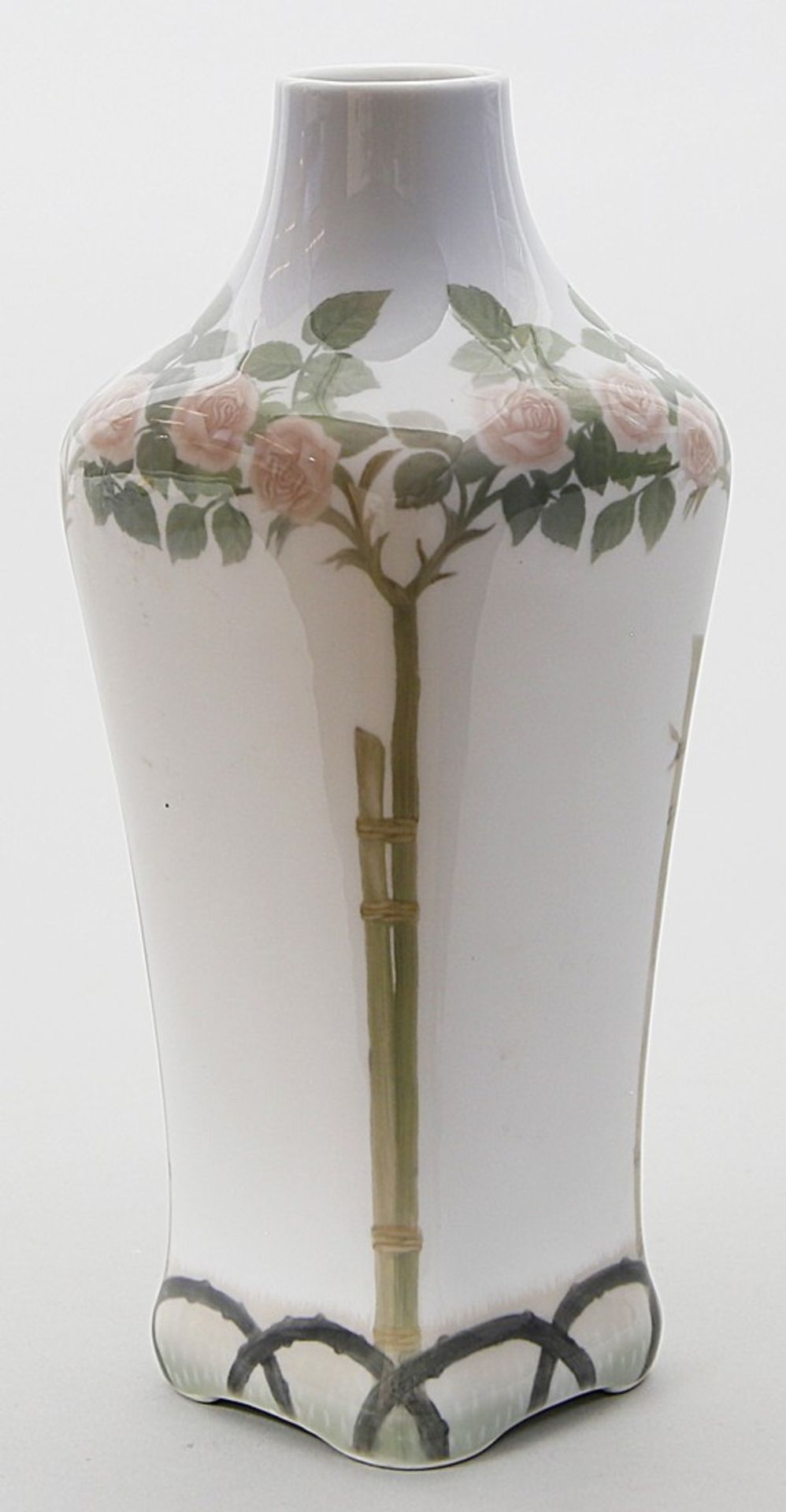 Vase, Royal Copenhagen. Porzellan. Bunte Rosenmalerei. Grüne und blaue Stempelmarke R - Bild 3 aus 3