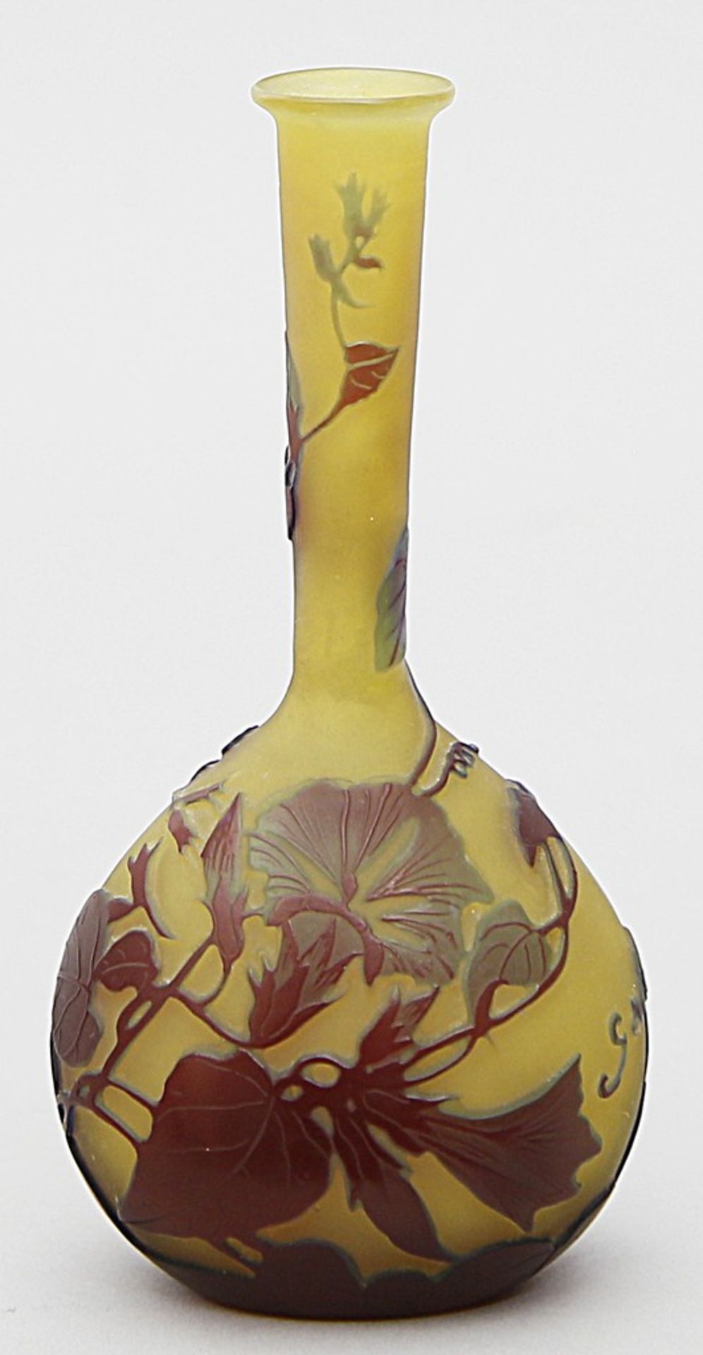 Gallé, Emille (1846 Nancy 1904) Jugendstil-Vase. Farbloses Glas mit hellgelbem Innenüberfang.