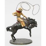 Kauba, Carl (1865 Wien 1922) Cowboy mit Lasso zu Pferd. Polychrom patinierte Bronze (m
