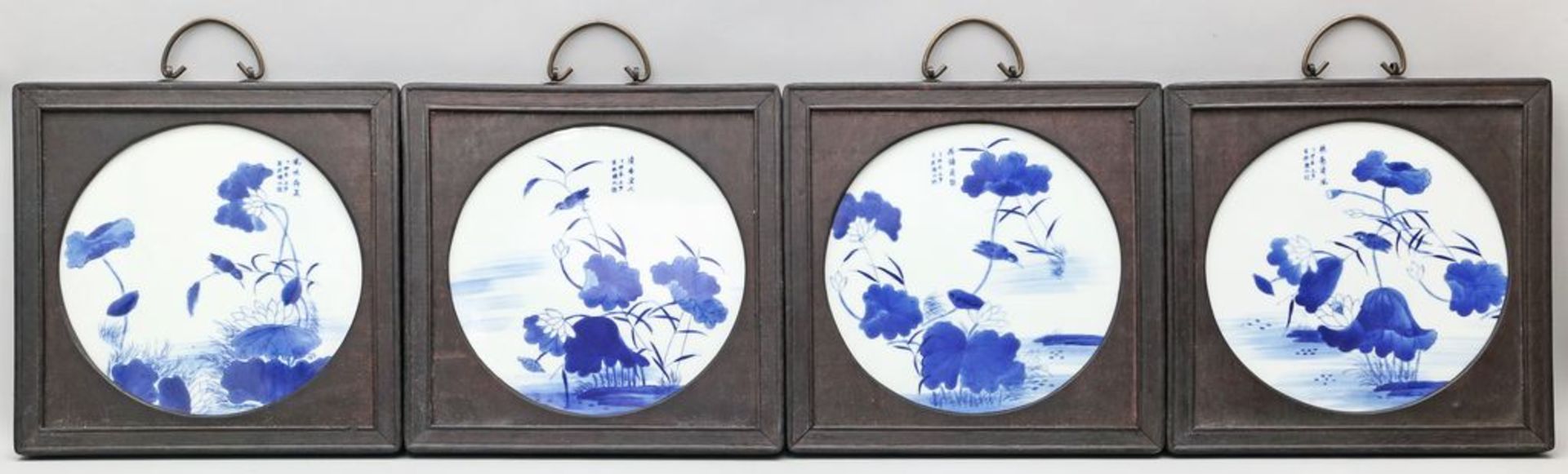 4 Bildplatten. Tondos. Porzellan. Pflanzen und Vögel, darüber chinesische Kalligraph