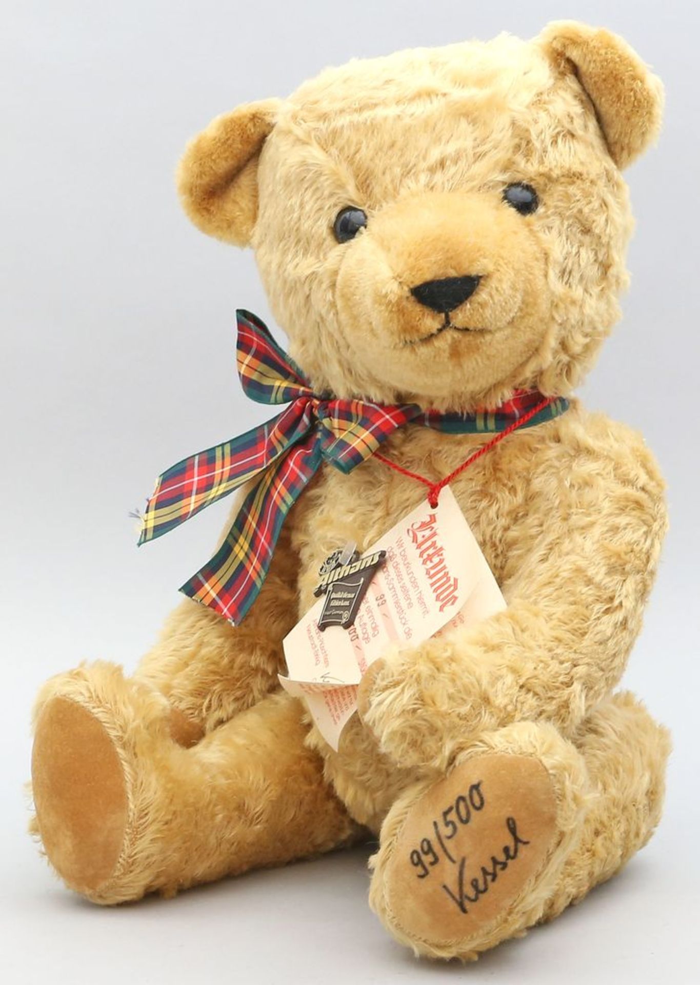 Teddy "Kessel". Brauner Mohair. Drehkopf mit braunen Glasaugen und gestickter Nase. Ge