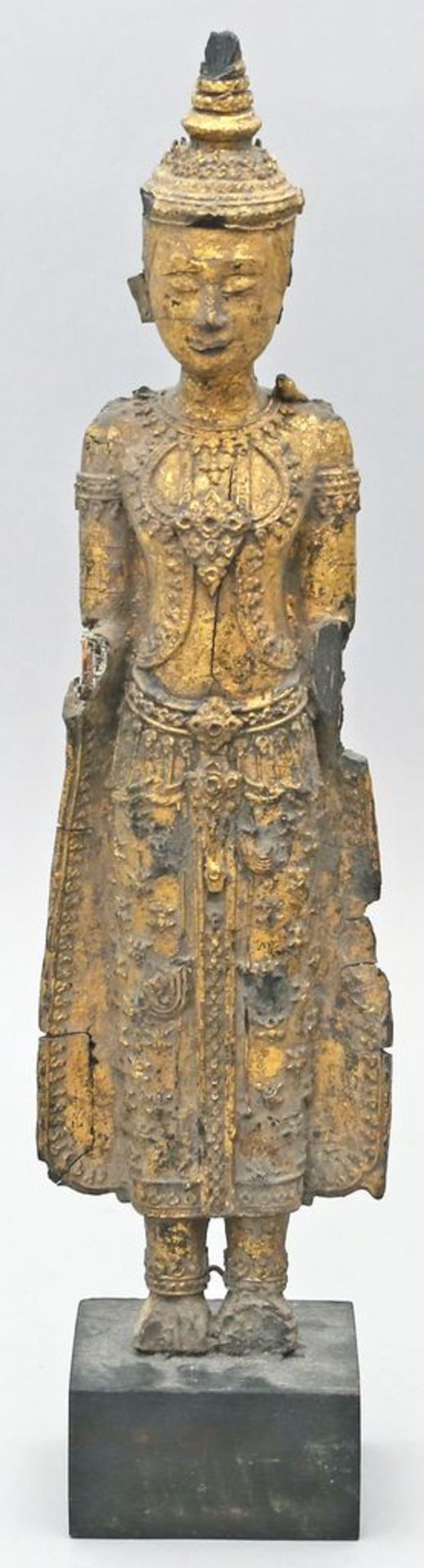 Stehender Buddha. Holz, geschnitzt und vergoldet. Besch. mit Fehlteilen. Indonesien od