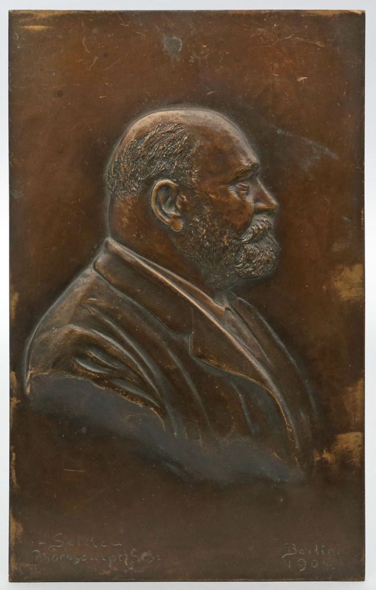 Plakette "Herrenportrait". Bronze. Portrait en profil eines Herren im Anzug. Berieben.