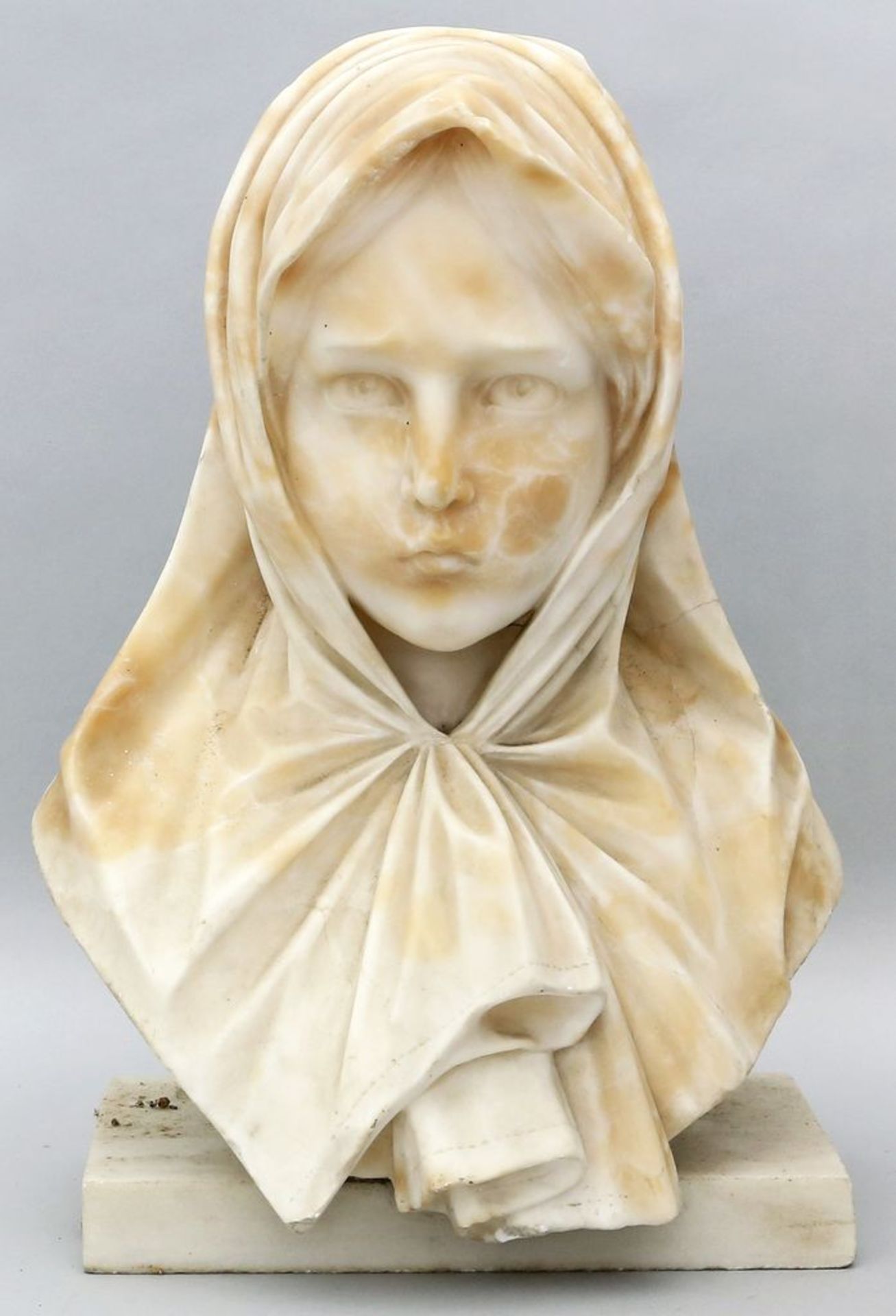 Unbekannter Künstler (20. Jh.) Skulptur "Frauenbüste". Alabaster, rundplastisch gear