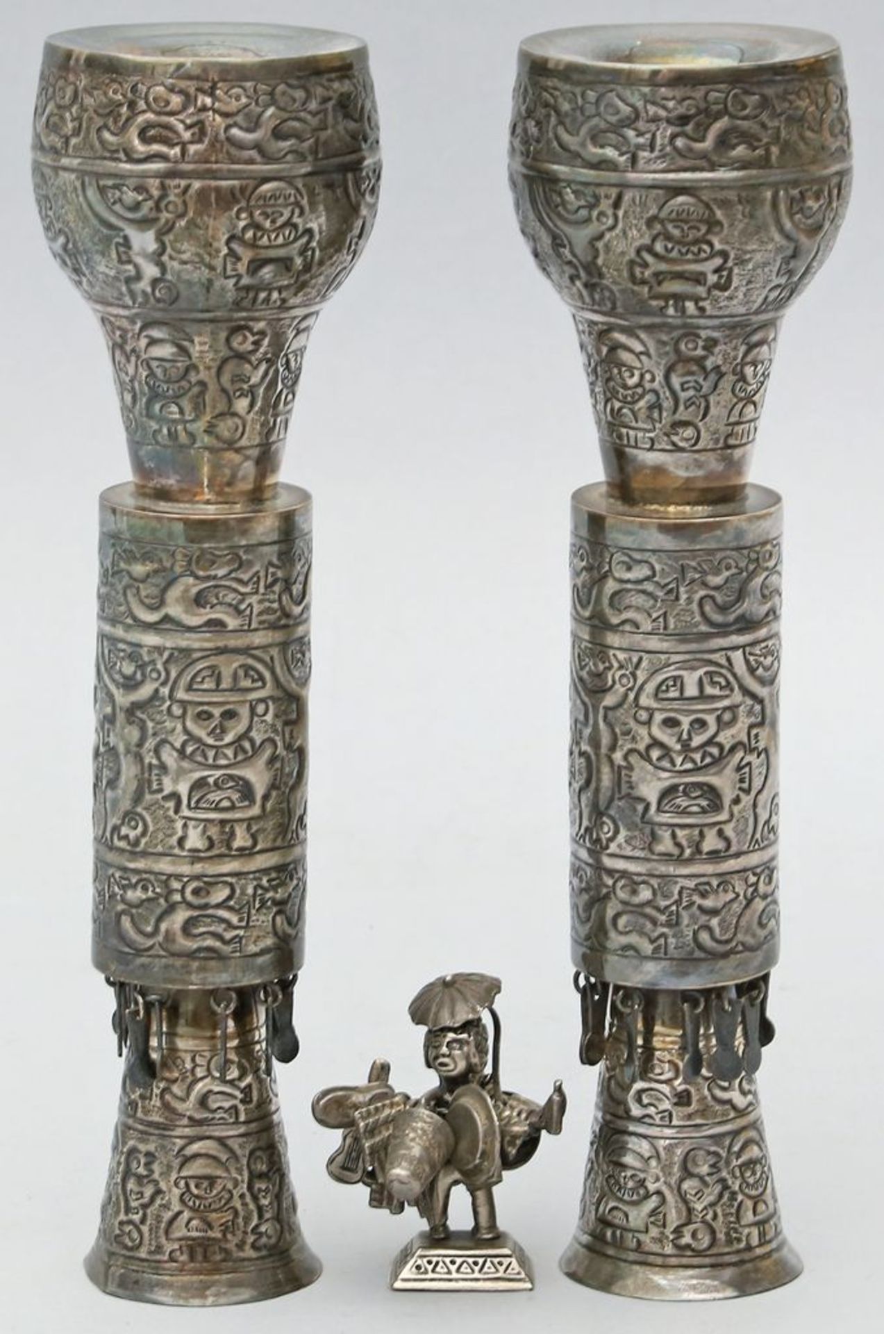 Paar Leuchter und Miniaturfigur. 925/000 Sterlingsilber, 353 g. Leuchter je einflammig