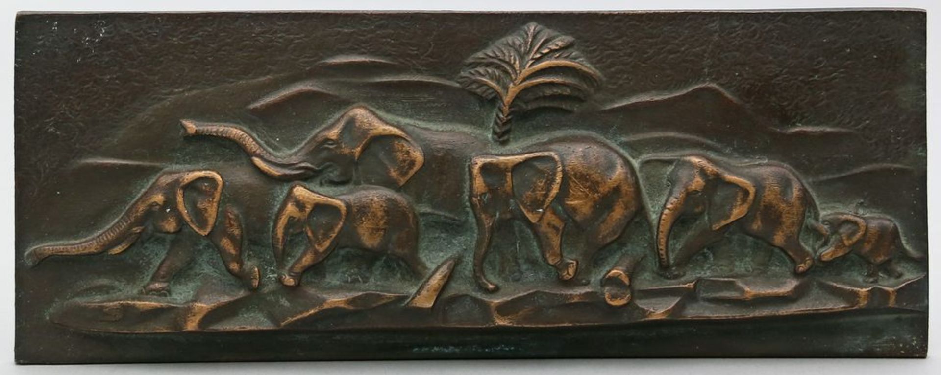 Plakette "Elefanten". Bronze. 6 im Relief dargestellte Elefanten. Ohne Sign. 20. Jh. D