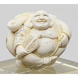 Netsuke "Zwei Hotei mit Fächer".