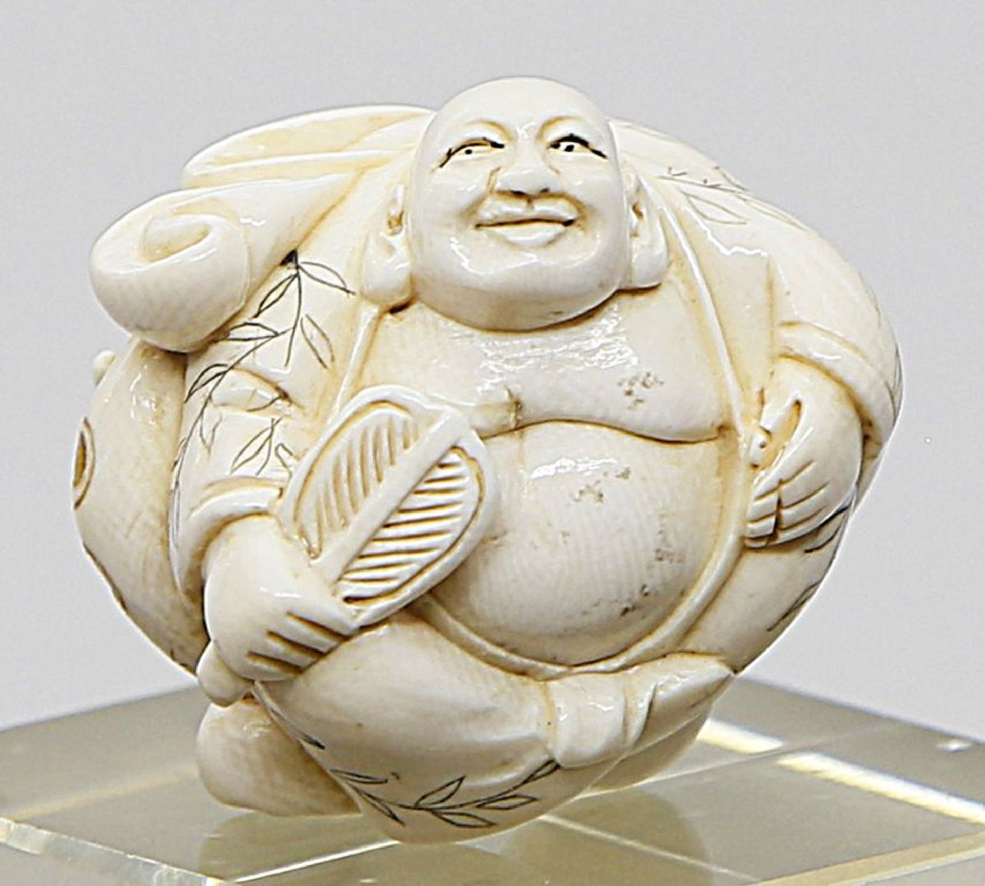 Netsuke "Zwei Hotei mit Fächer".