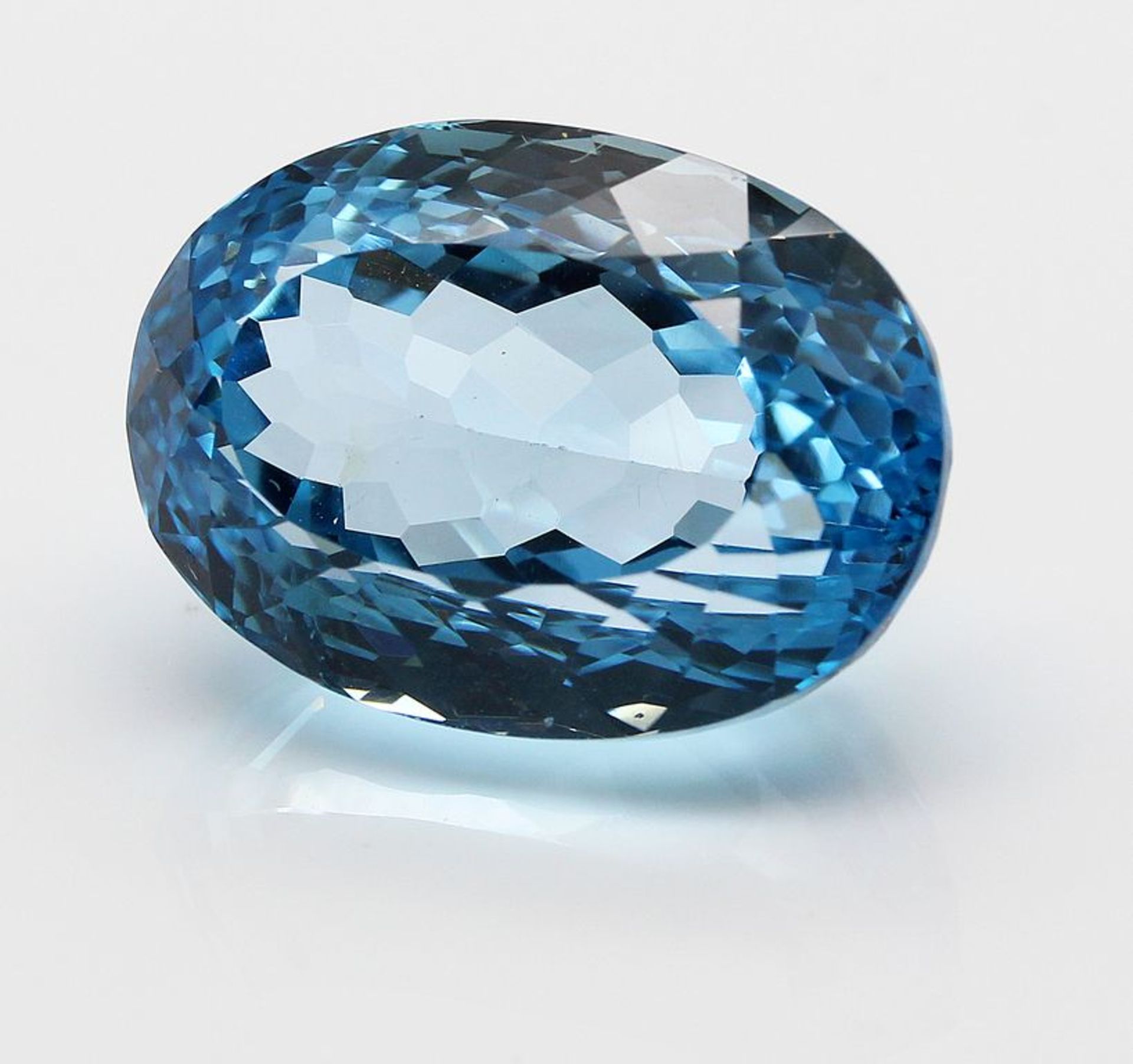 Blauer Topas, ca. 27,3 ct.