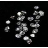 Lot aus 24 Brillanten, zus. ca. 1,35 ct.