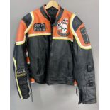 Motorradjacke mit Harley Davidson-Logo.