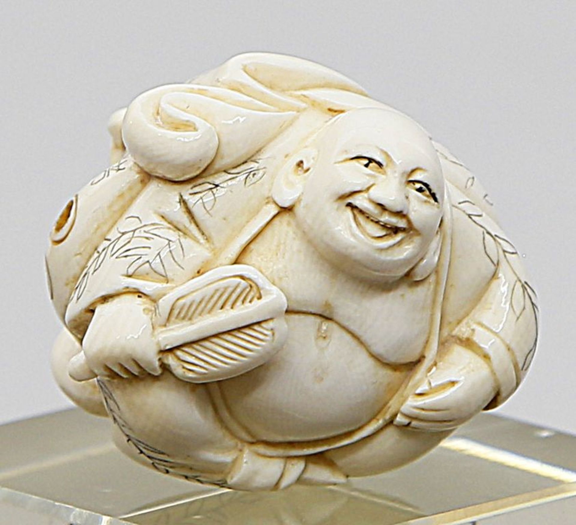 Netsuke "Zwei Hotei mit Fächer". - Image 2 of 3