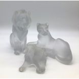 Löwengruppe, Lalique. Bestehend aus: Löwe, Löwin und zwei Jungtieren. Farbloses, matt geätztes