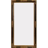 Großer Prunkspiegel. Holz/Stuck, vergoldet bzw. schwarz gelackt. Facettiertes Spiegelglas. 200x