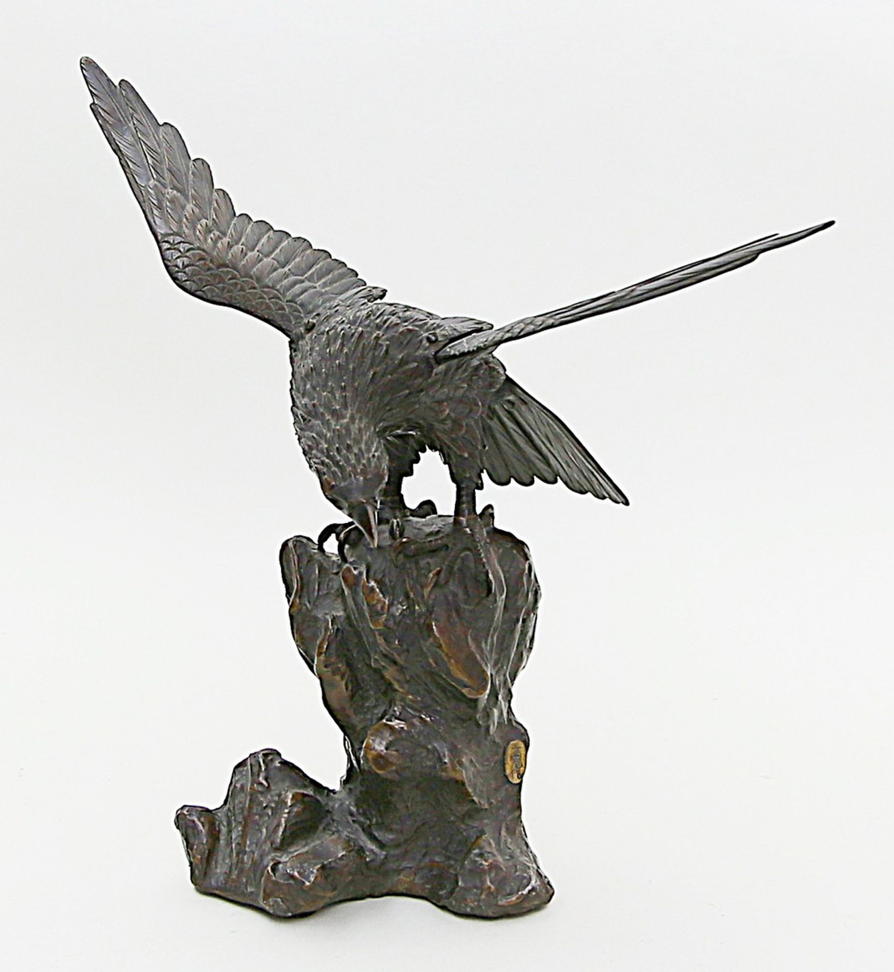 Große Adler-Skulptur.