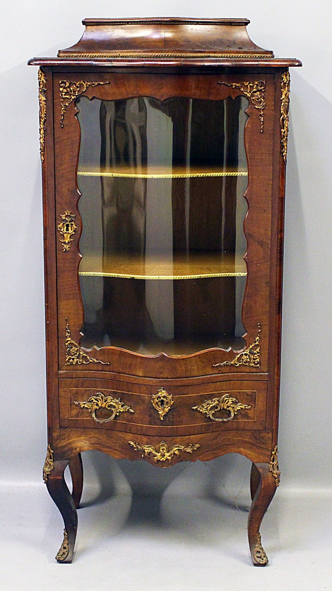 Zierliche Vitrine im Dresdener Barockstil. - Image 2 of 2