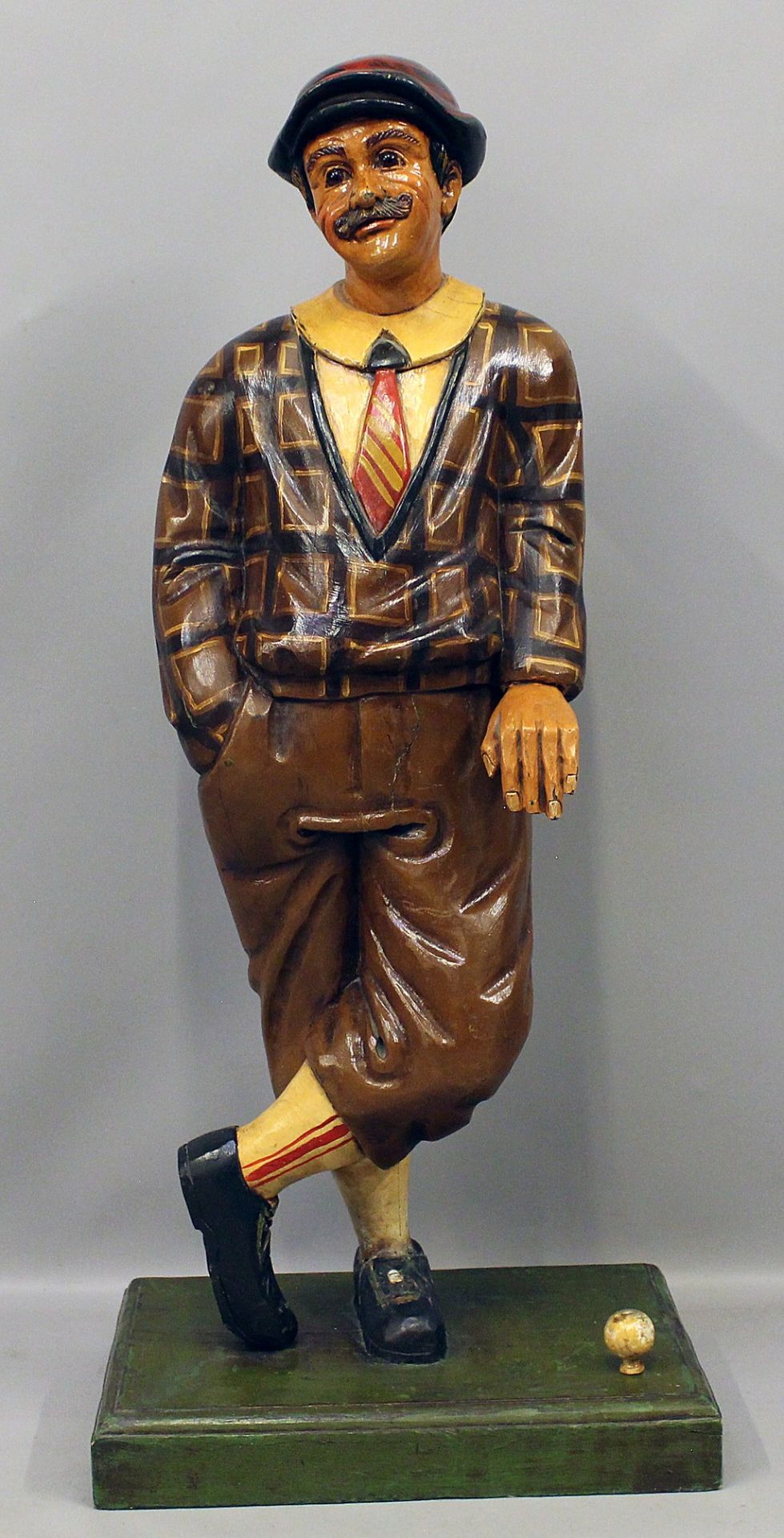 Große Skulptur "historischer Golfspieler".