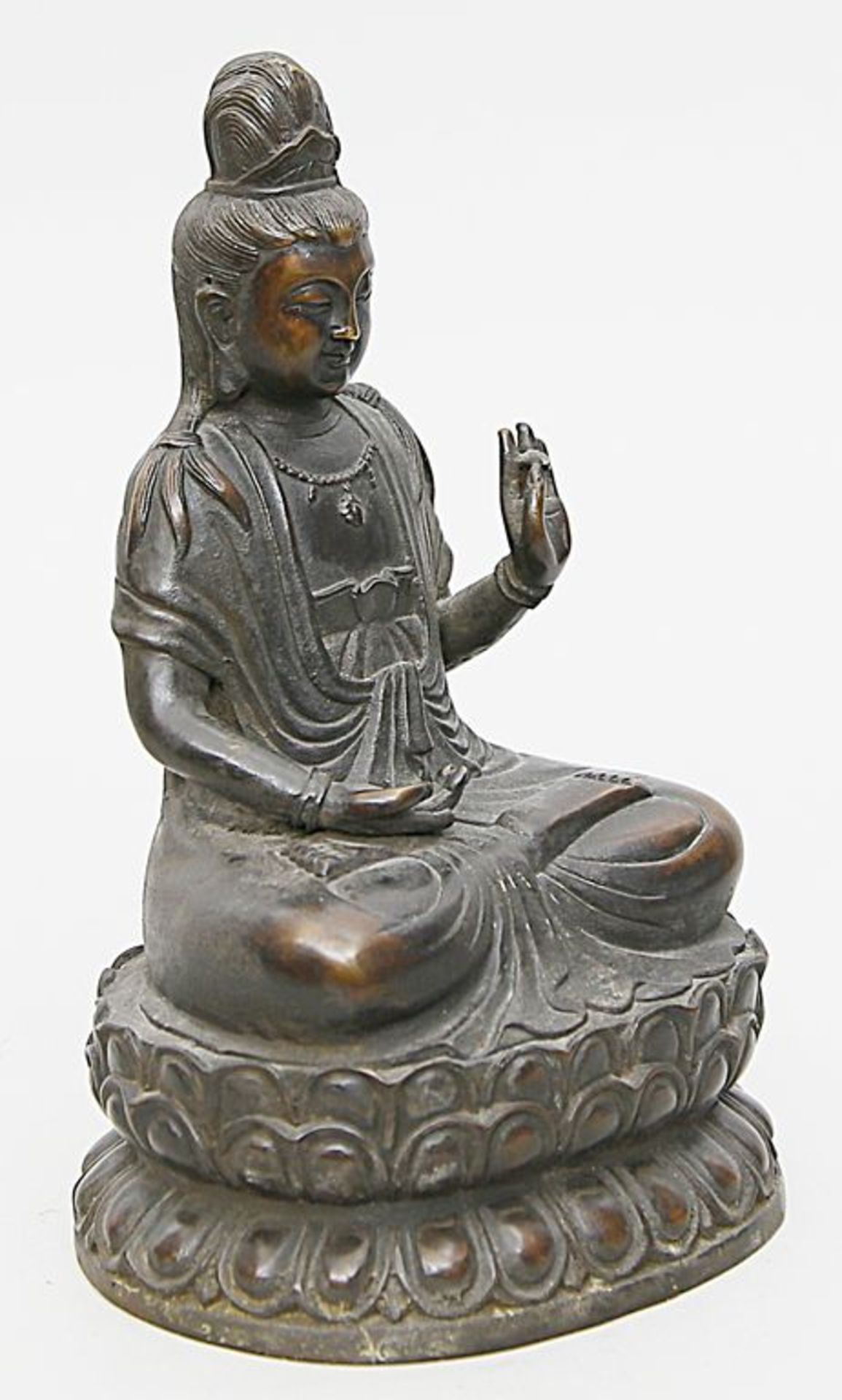 Skulptur "Bodhisattva Guanyin", Ming-Zeit. Bronze. Schwarz-braune Patina. Gottheit auf doppeltem - Bild 3 aus 4