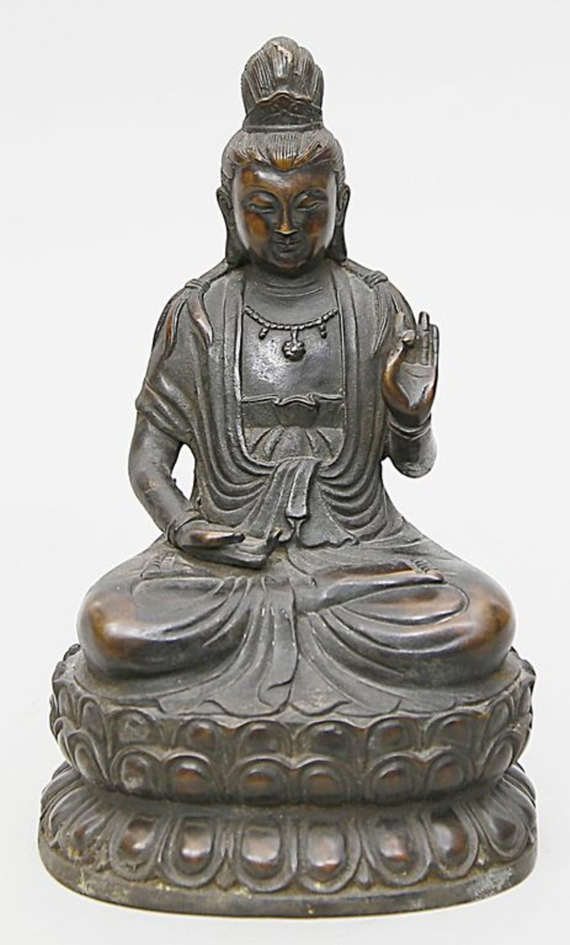 Skulptur "Bodhisattva Guanyin", Ming-Zeit. Bronze. Schwarz-braune Patina. Gottheit auf doppeltem