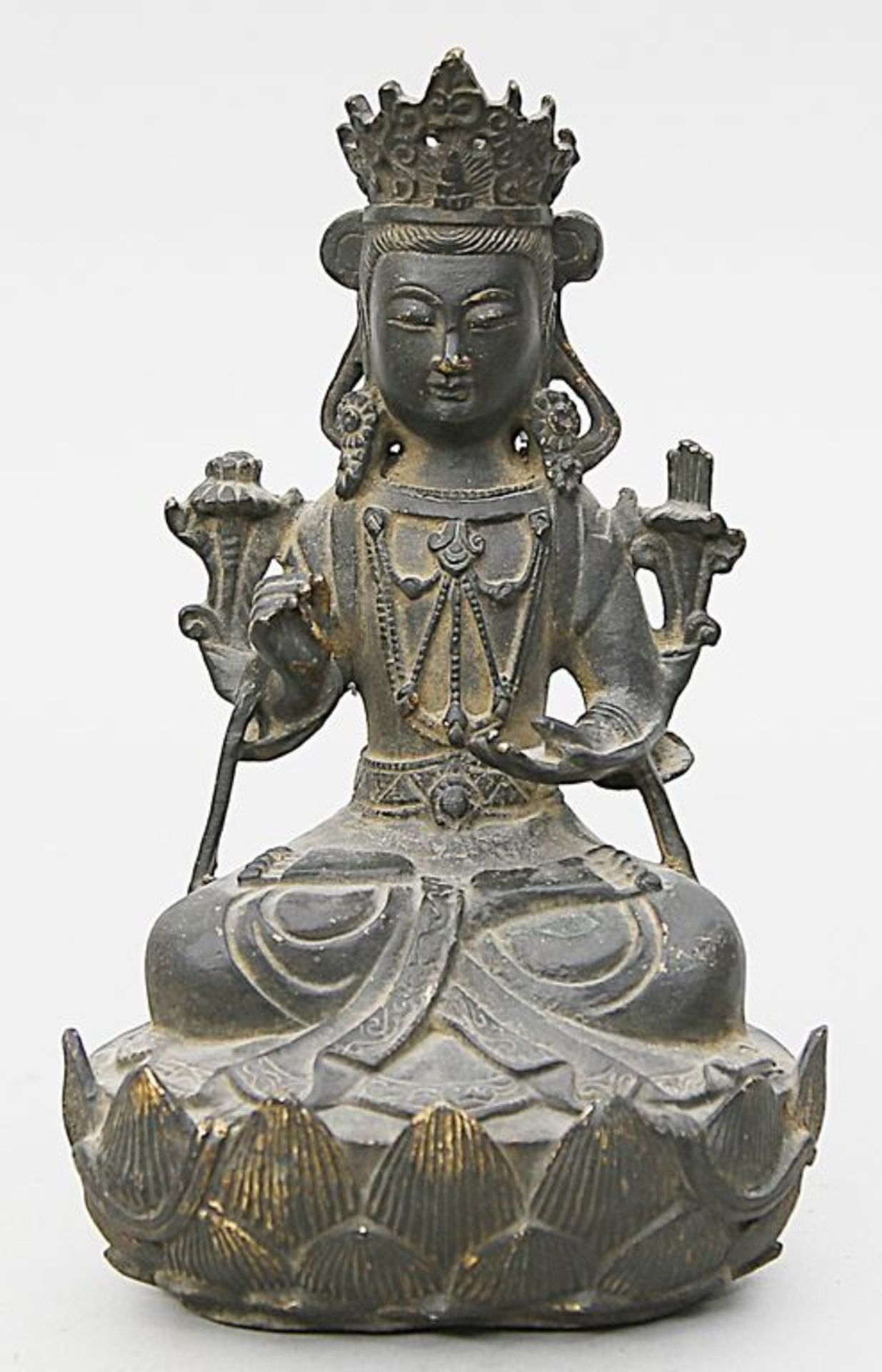 Skulptur "Bodhisattva Guanyin", Ming-Zeit. Bronze. Schwarz-braune Patina mit Resten ehemaliger