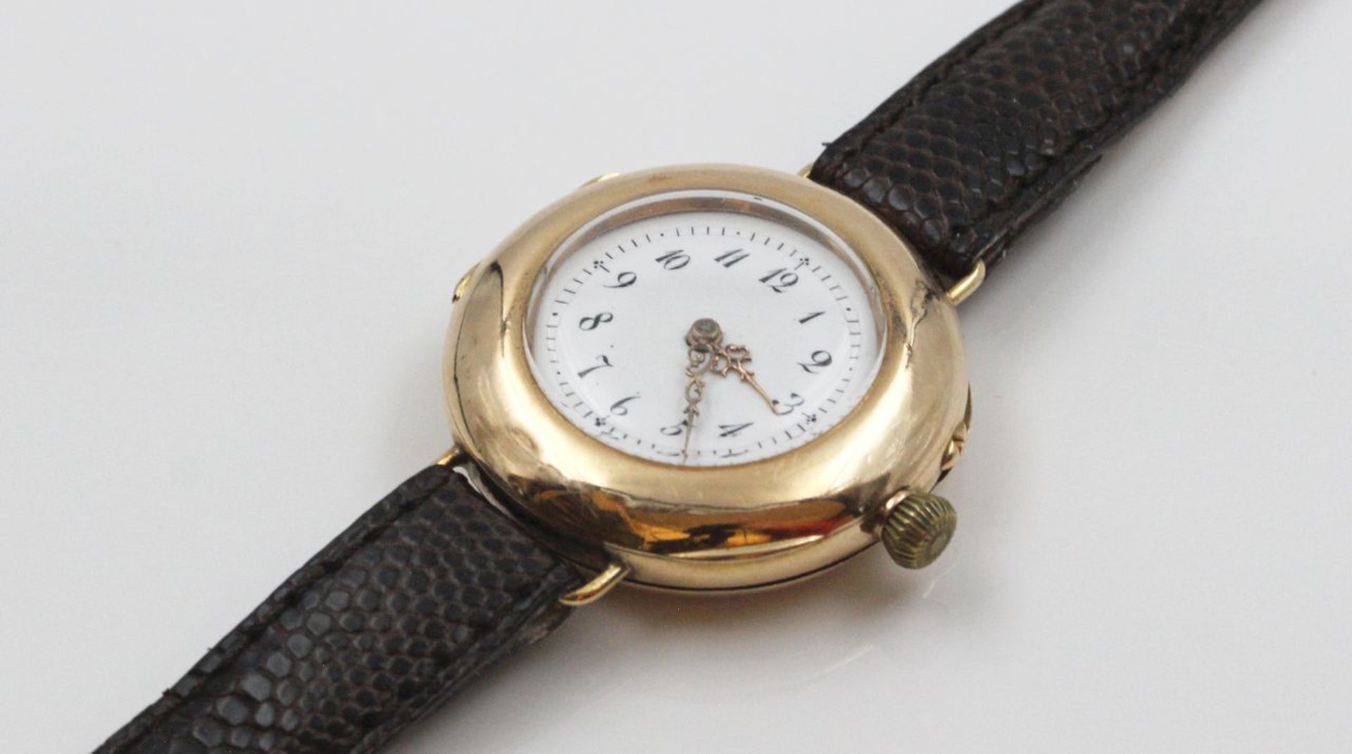 Frühe Armbanduhr "Vacheron & Constantin". Glattes, rundes 585/000 GG-Gehäuse, Innendeckel aus