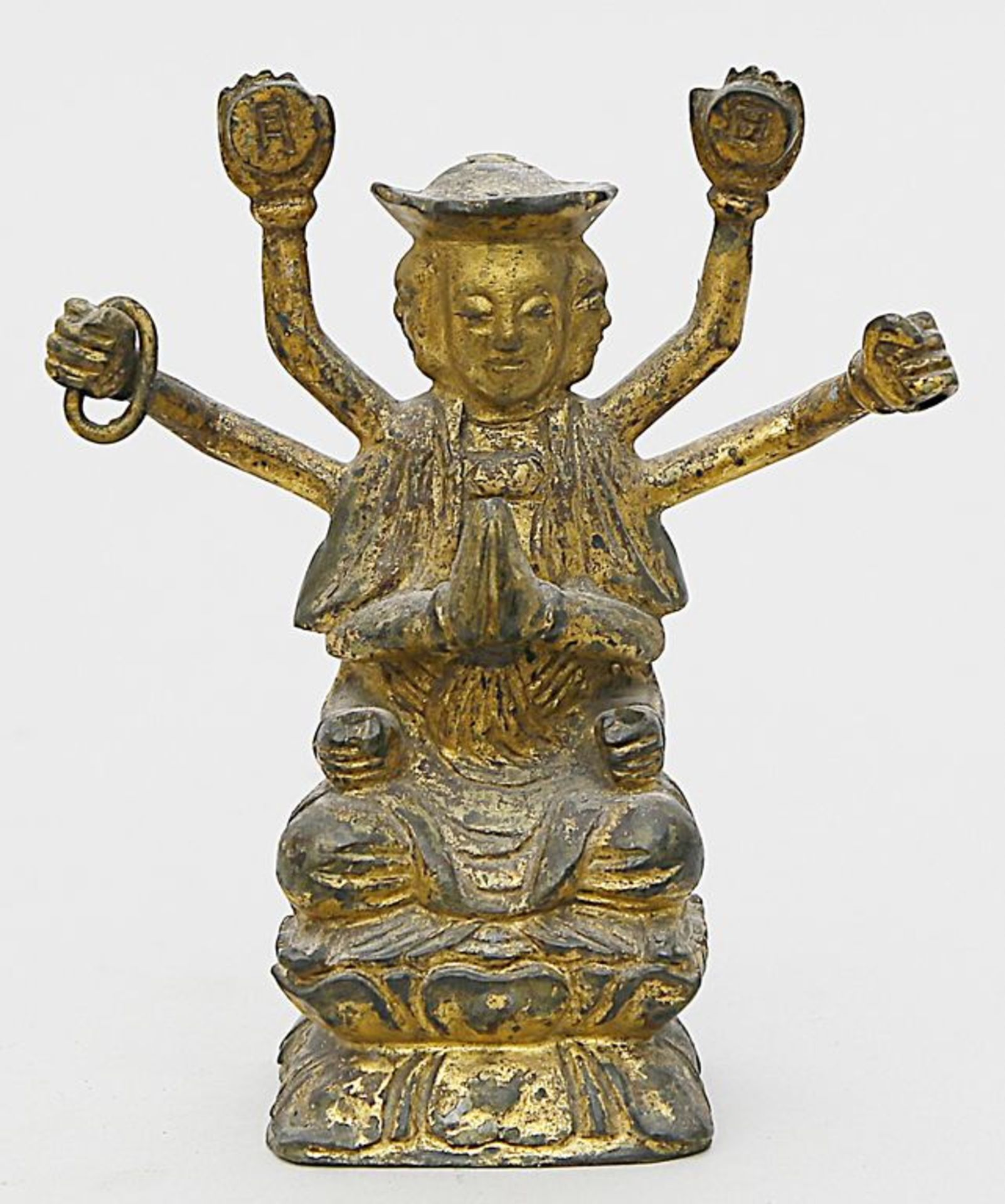 Ming-Skulptur eines Buddhas. Bronze mit dunkler Patina und Resten von Vergoldung. Dargestellt im