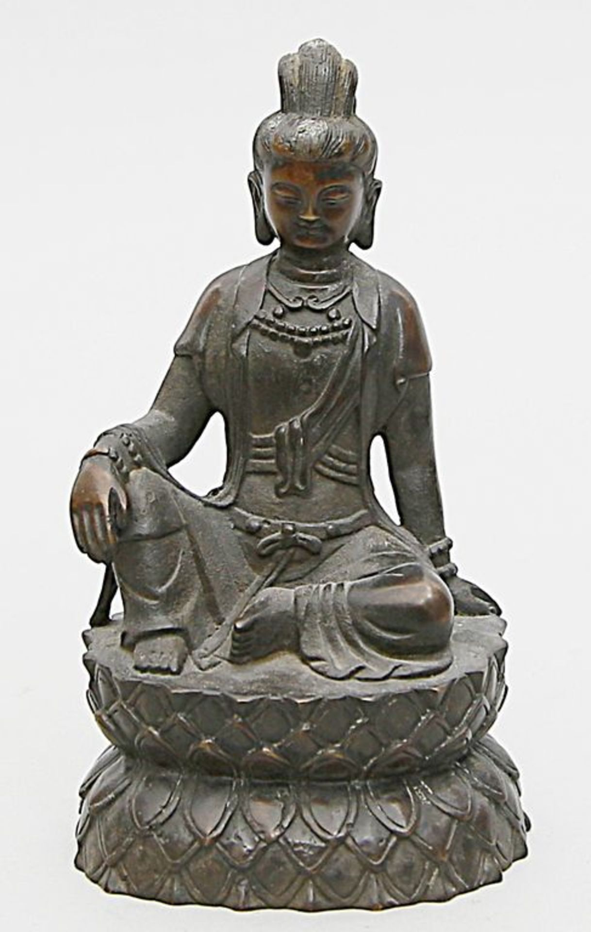 Skulptur "Bodhisattva Guanyin", Ming-Zeit. Bronze, schwarz-braune Patina (teils l. berieben), 1.