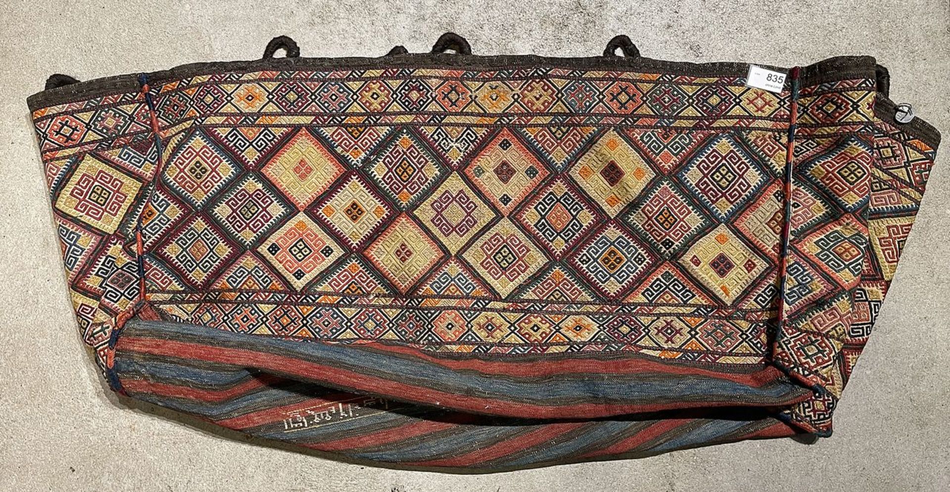 Schahsavan Mafrasch-"Koffertasche" (signiert), ca. 44x 100x 52 cm EHZ 2. Prov.: Nachlass eines