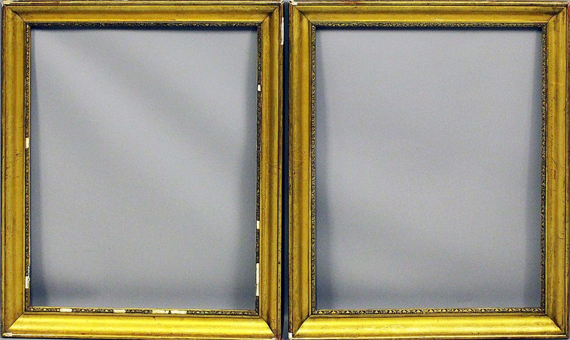 Paar Louis-Philippe-Rahmen (Mitte 19. Jh.). Holz/Stuck, vergoldet (best.). Falzmaß 48x 59 cm,