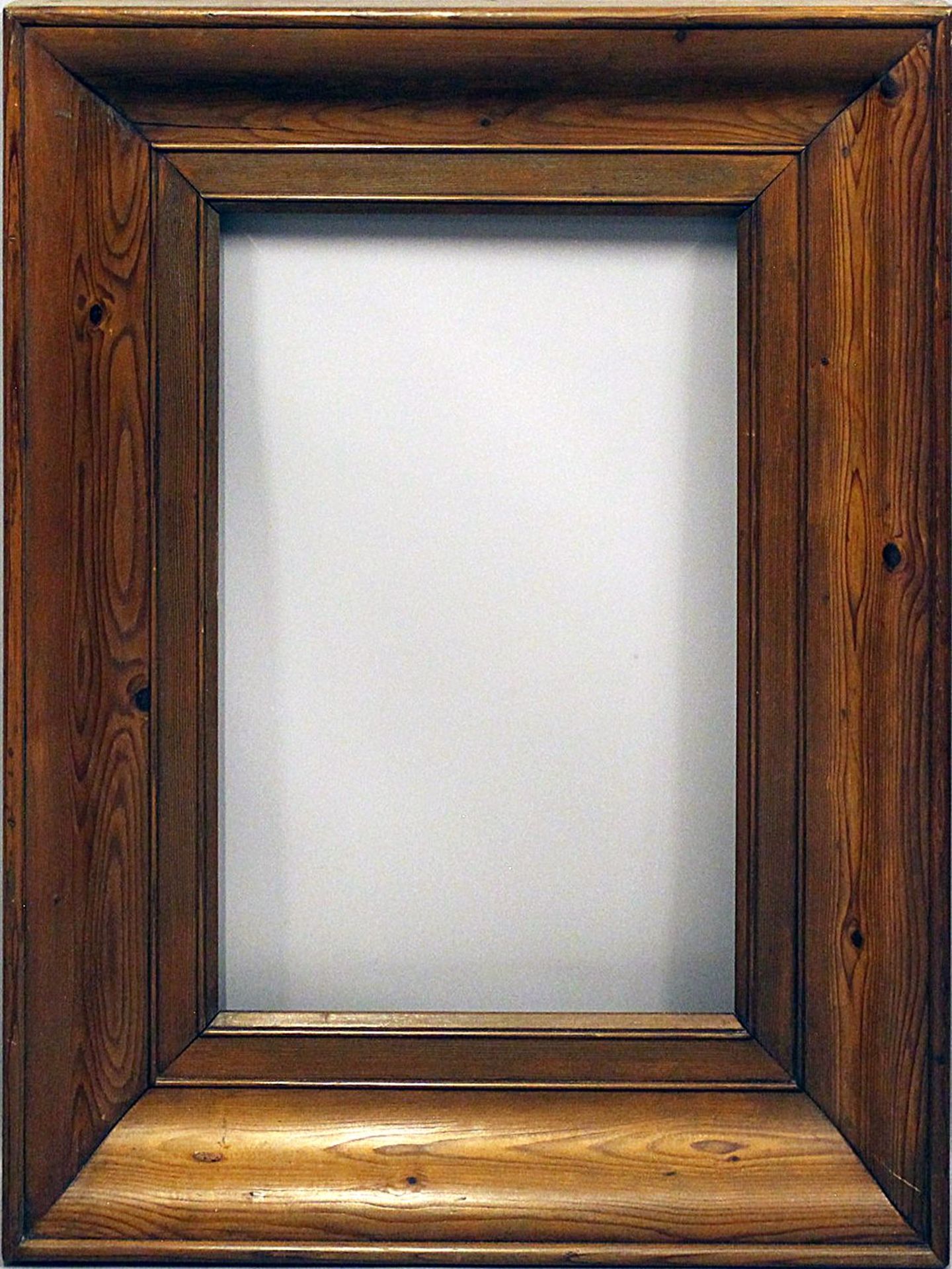 Breiter, so genannter "Pitch-pan"-Rahmen (19. Jh.). Eiche. Falzmaß 37,5x 54 cm, Rahmenbreite 15 cm.