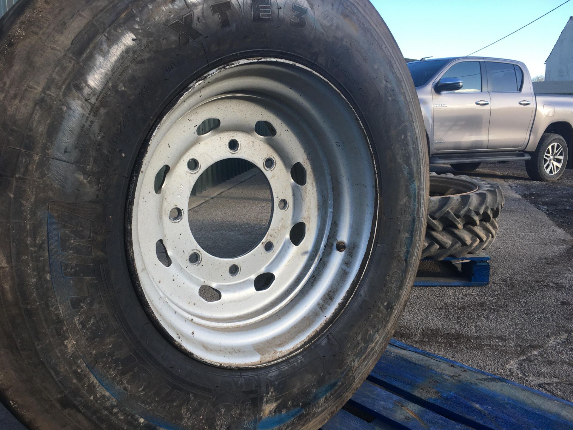 385/65R 22.5 Super Single Wheel c/w 8 st - Image 2 of 2