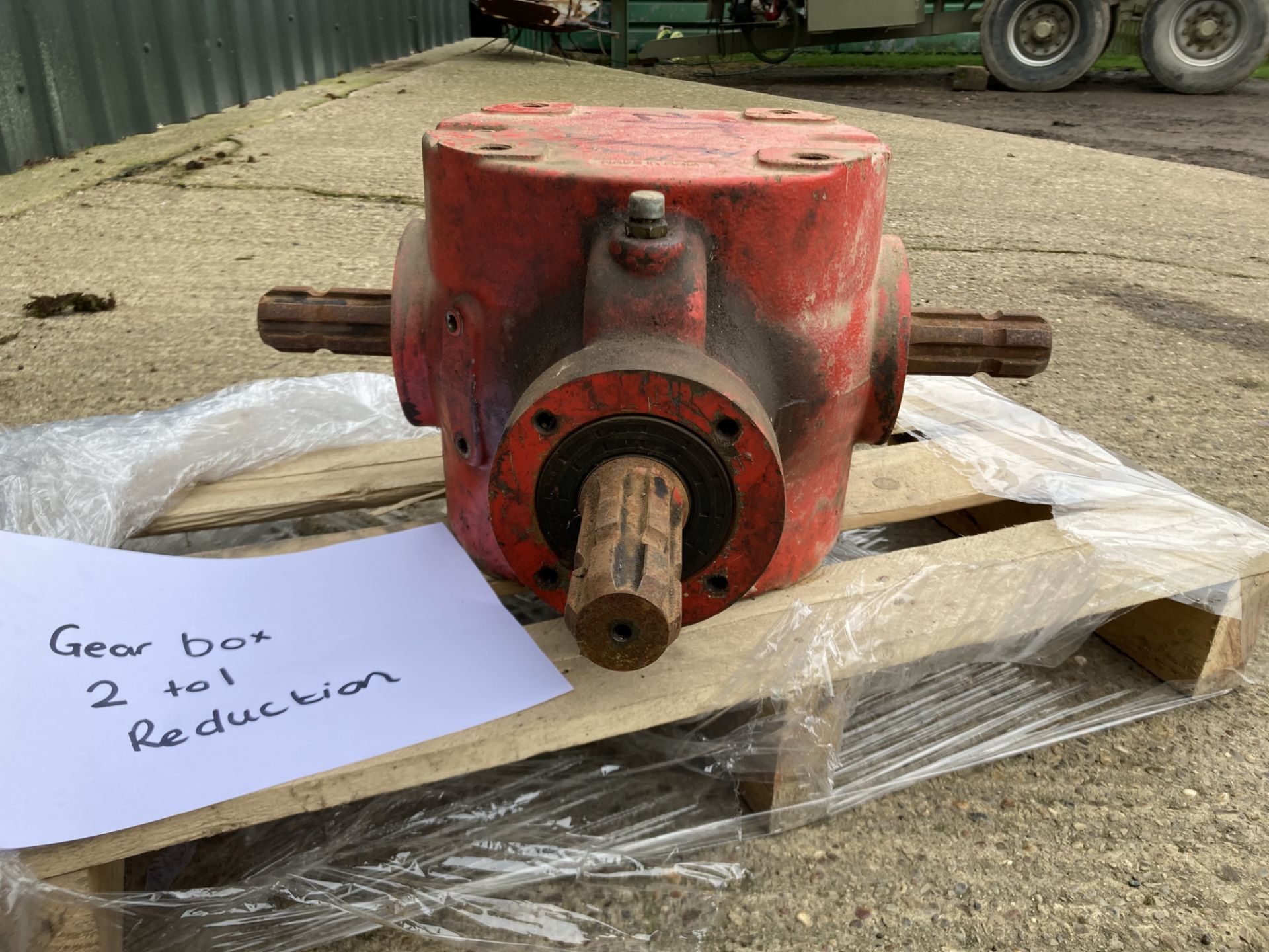 2-1 reduction Gearbox c/w 11/3 inch, 6 s