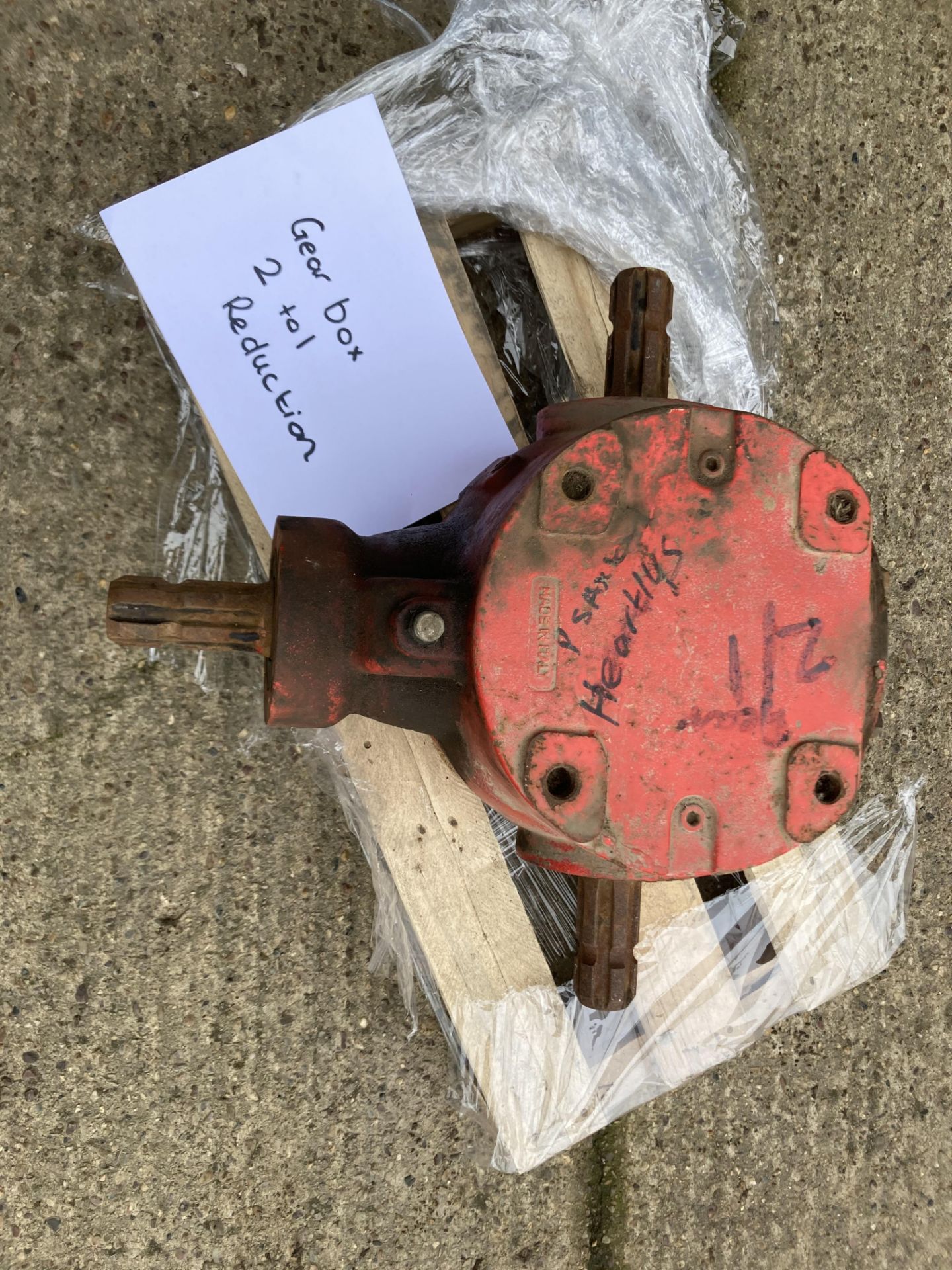2-1 reduction Gearbox c/w 11/3 inch, 6 s - Image 3 of 3