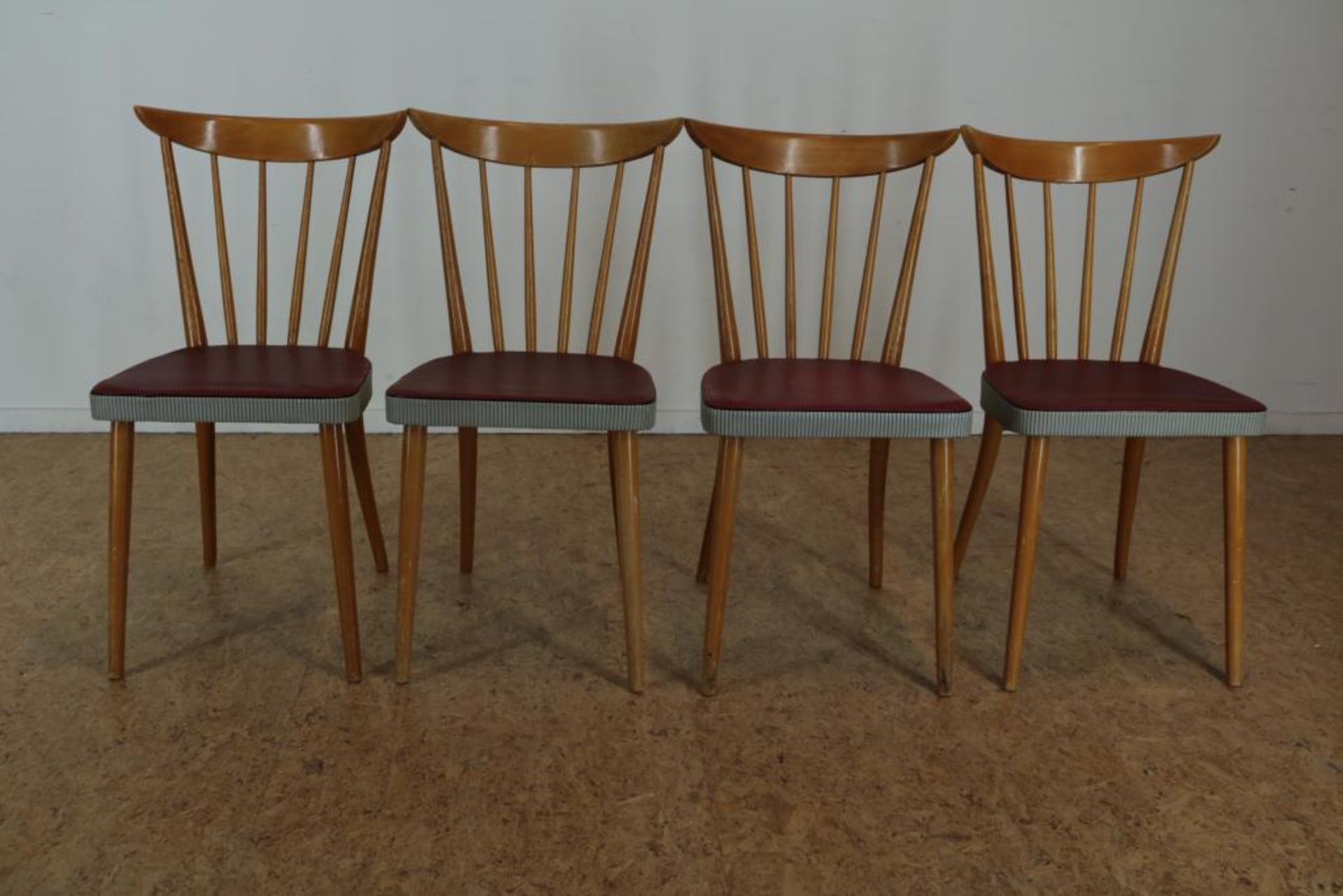 Serie van 4 beukenhouten stoelen