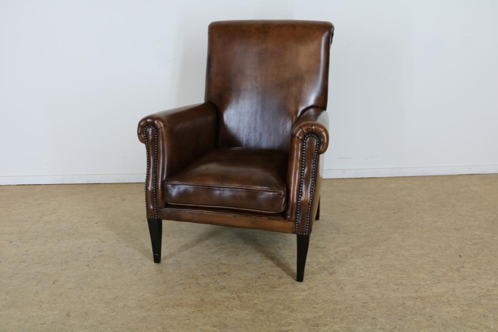 Armfauteuil bekleed met bruin leer