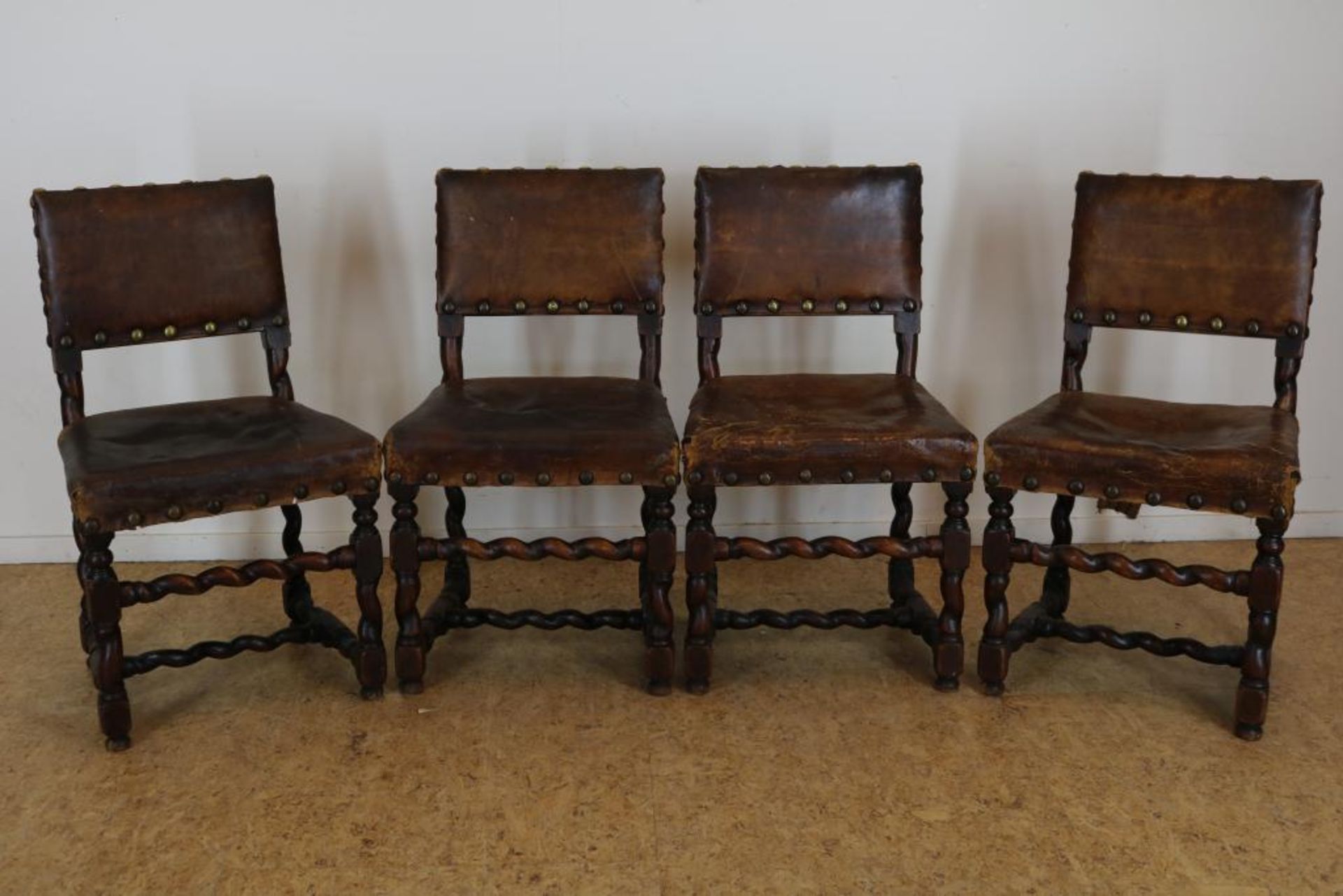 Serie van 4 Renaissance stoelen