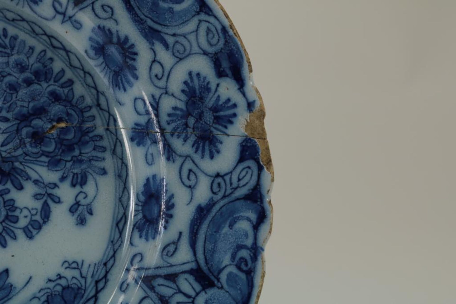 Serie van 4 aardewerk borden, 18e eeuw - Image 6 of 7